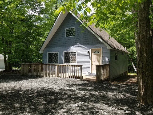 Building Photo - Do Not Miss Out On Seeing This Cute As A B...