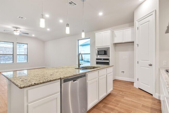 Building Photo - 210 Gulfton St