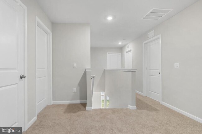 Building Photo - 3210 White Tail Dr