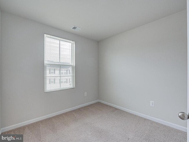Building Photo - 290 Sage Cir
