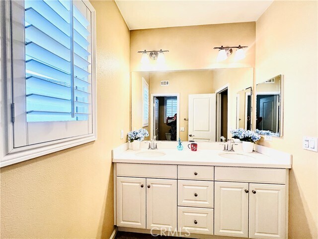 Building Photo - 10920 Playa Del Sol