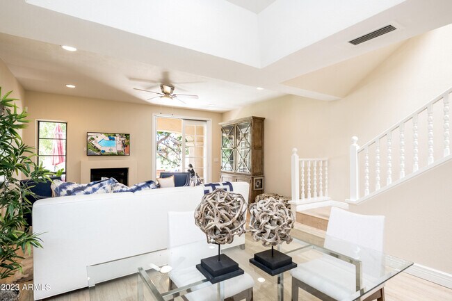 Building Photo - 6125 N 28th Pl