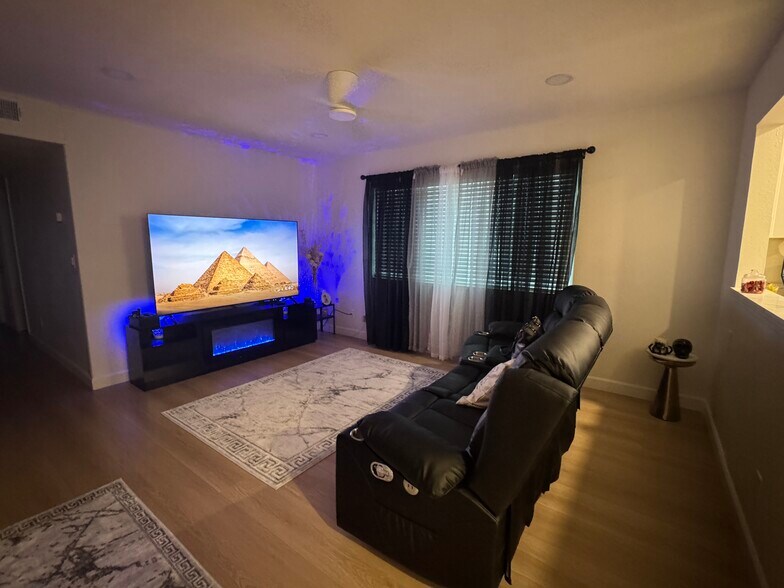 Living room (current occupant) - 4903 Cowell Blvd