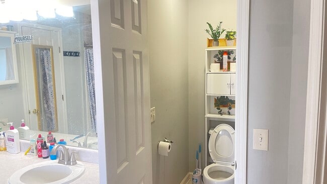 Building Photo - 6917 Minchew Ct