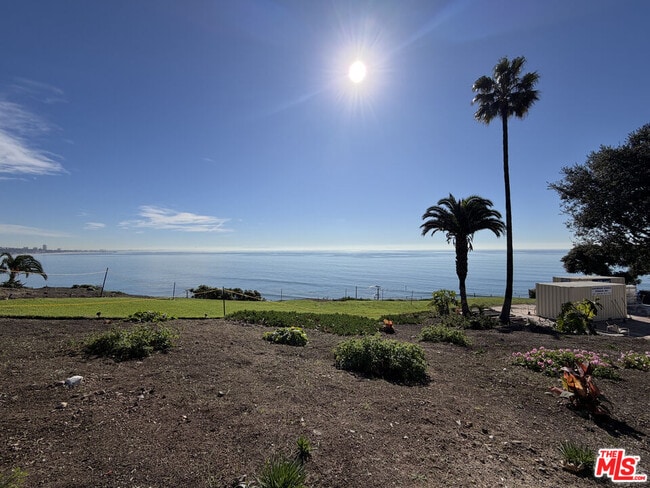 Building Photo - 17350 Sunset Blvd