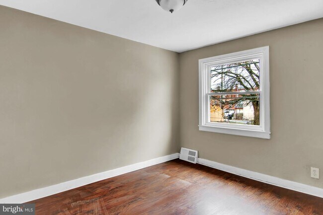 Building Photo - 1466 S 13th St