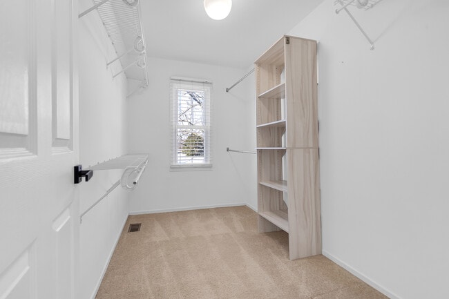 Building Photo - 730 Hamilton Ct