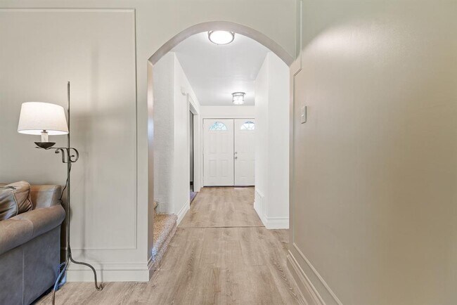 Building Photo - 600 Pin Tail Ln