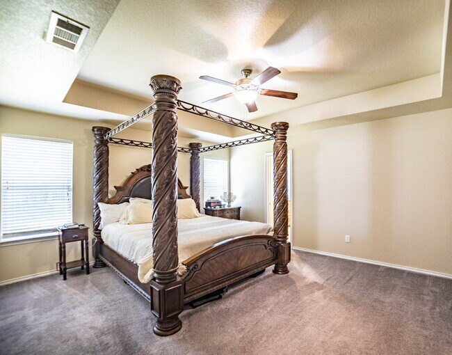 Building Photo - Beautiful 4-Bedroom Home with Spacious Bac...