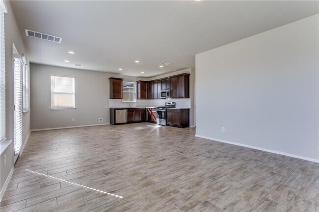 Building Photo - 131 Trailside Ln