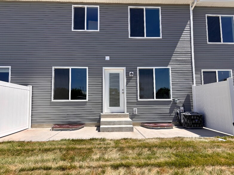 Building Photo - 655 S 85 E