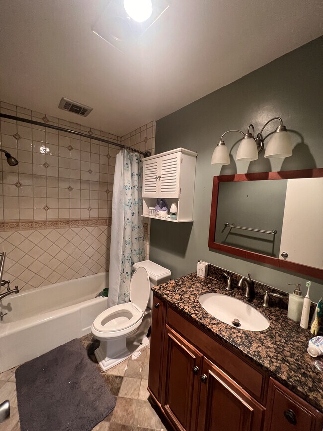 Building Photo - 5651 Sumner Way