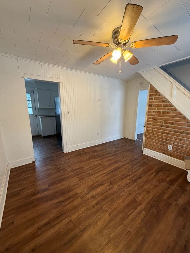 Building Photo - Single Family 3 Bedroom - Half Off 1st Months Rent