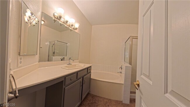 Building Photo - 2050 W Warm Springs Rd