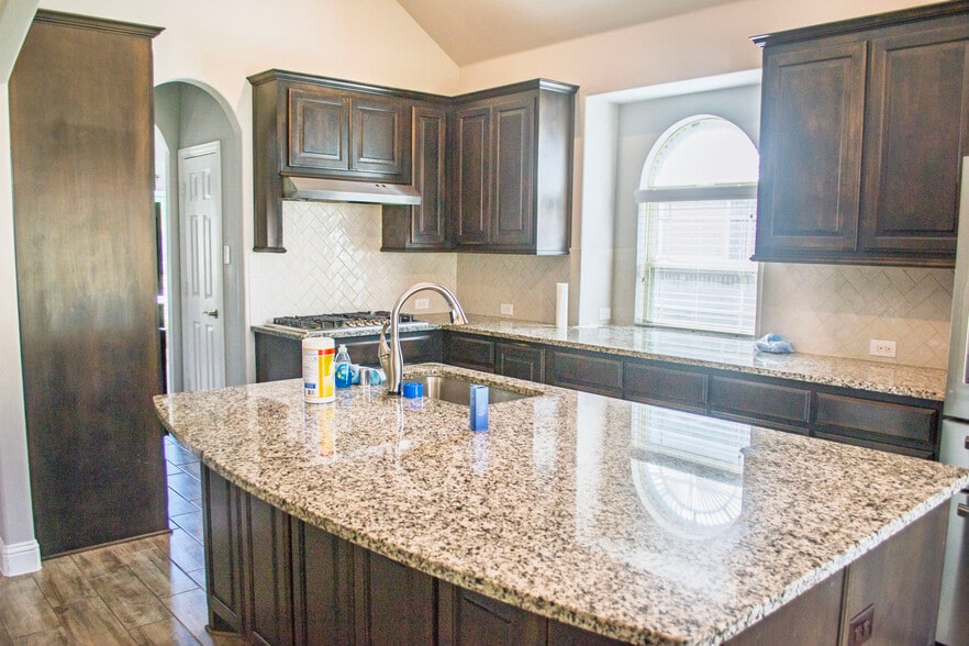 Building Photo - 1421 Baynes Dr