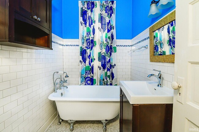 Building Photo - 720 S Park Ave