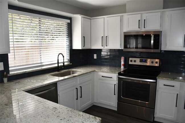 Building Photo - 30 S Woodstock Cir Dr