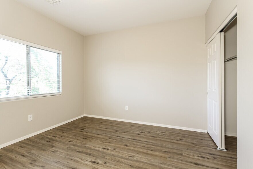 Building Photo - 476 East Placita Rejilla