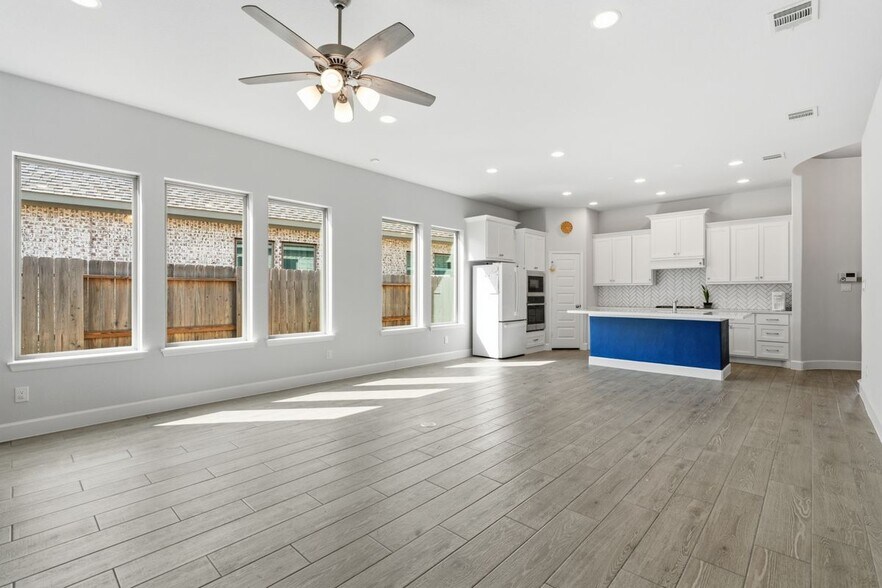 Building Photo - 29427 Mesquite Oaks Dr