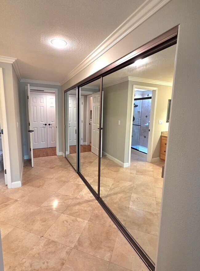 Building Photo - Spacious 3 bedroom 2 bath townhome for rent in Crow Canyon Country Club