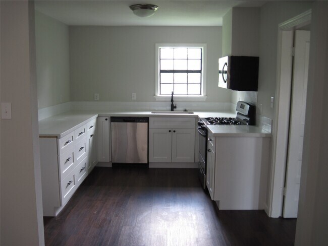 Building Photo - 7522 S Hall St