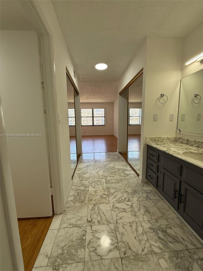 Building Photo - 5000 N Ocean Blvd