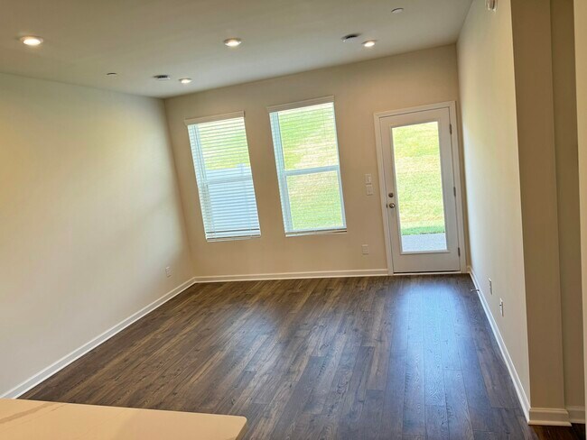 Building Photo - 604 Clb Vw Wy