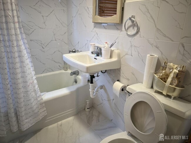 Building Photo - 30 Cypress St