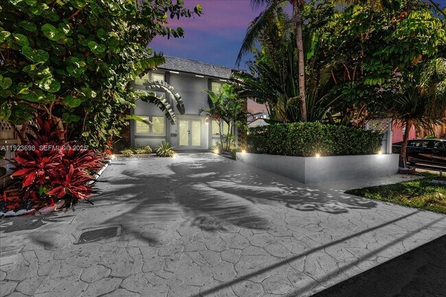 Building Photo - 348 Palm St