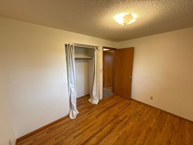 Building Photo - 1650 NW Highland Dr