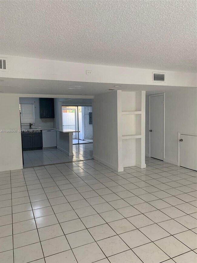 Building Photo - 6520 SW 41st St