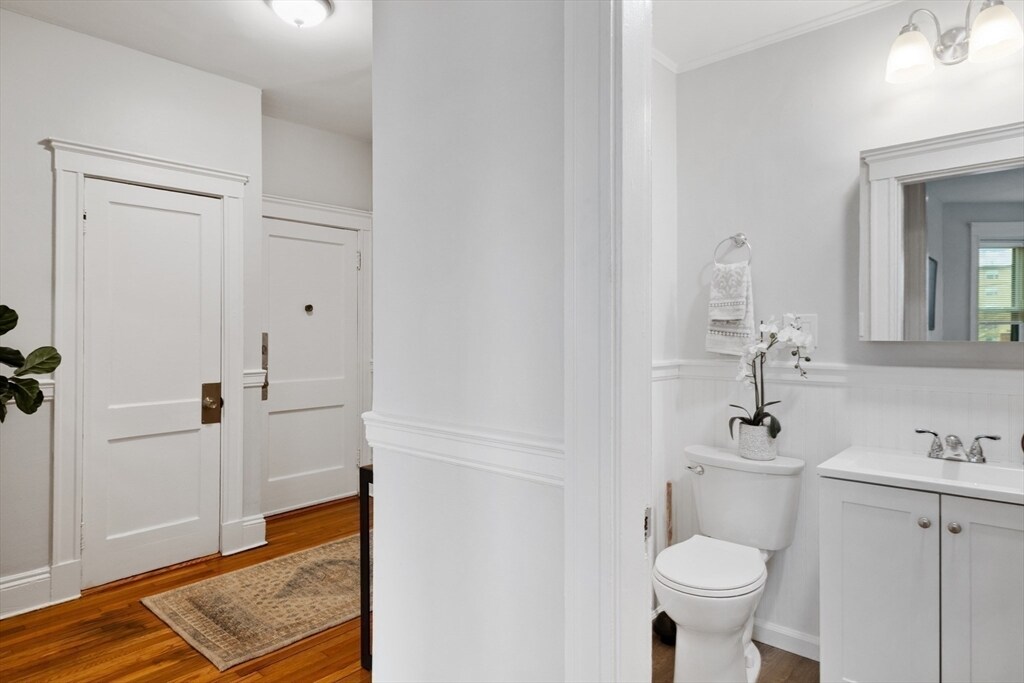 Building Photo - 1564 Commonwealth Ave