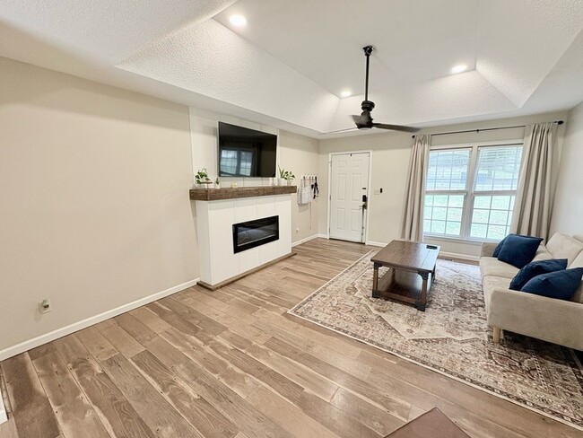 Building Photo - 415 Mayfield Dr