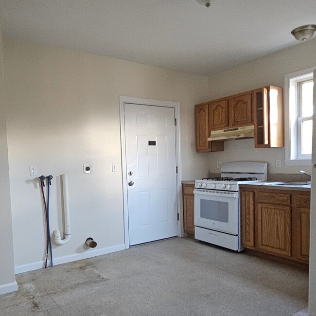 Building Photo - 35 Lawrence St