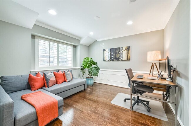 Building Photo - 5006 Shady Nook Ct