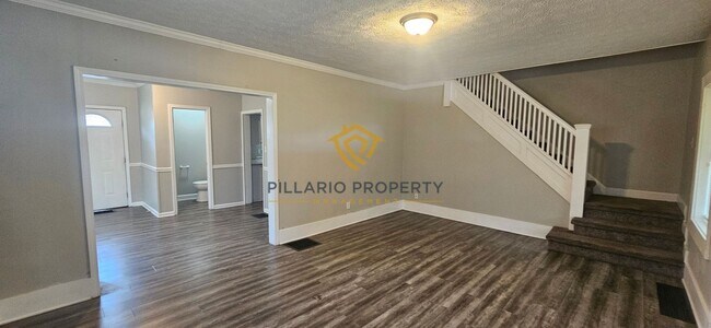 Building Photo - Updated 3 Bedroom, 1.5 Bathroom, Grace Tuxedo Beauty Available NOW!