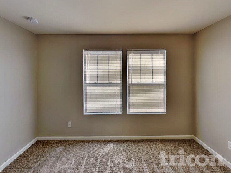 Building Photo - 2491 Marthas Ridge Dr