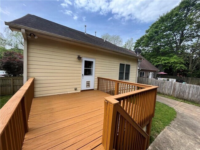 Building Photo - 1357 Eubanks Ave