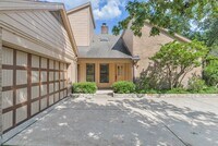 Building Photo - 15175 Diana Ln
