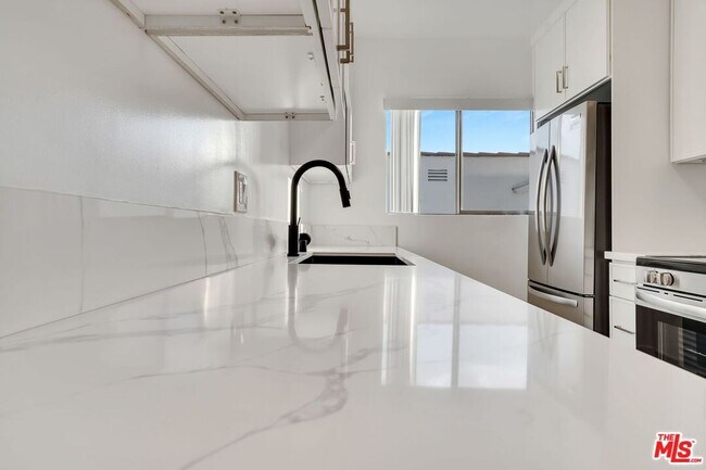 Building Photo - 220 S Gale Dr