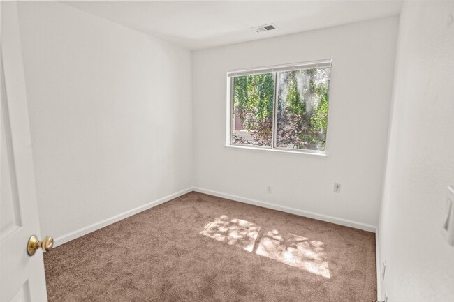 Building Photo - 6125 Lambeck Ln
