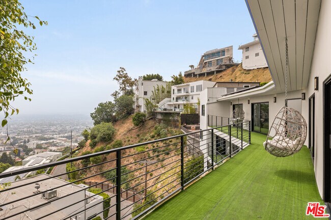 Building Photo - 8514 Hillside Ave