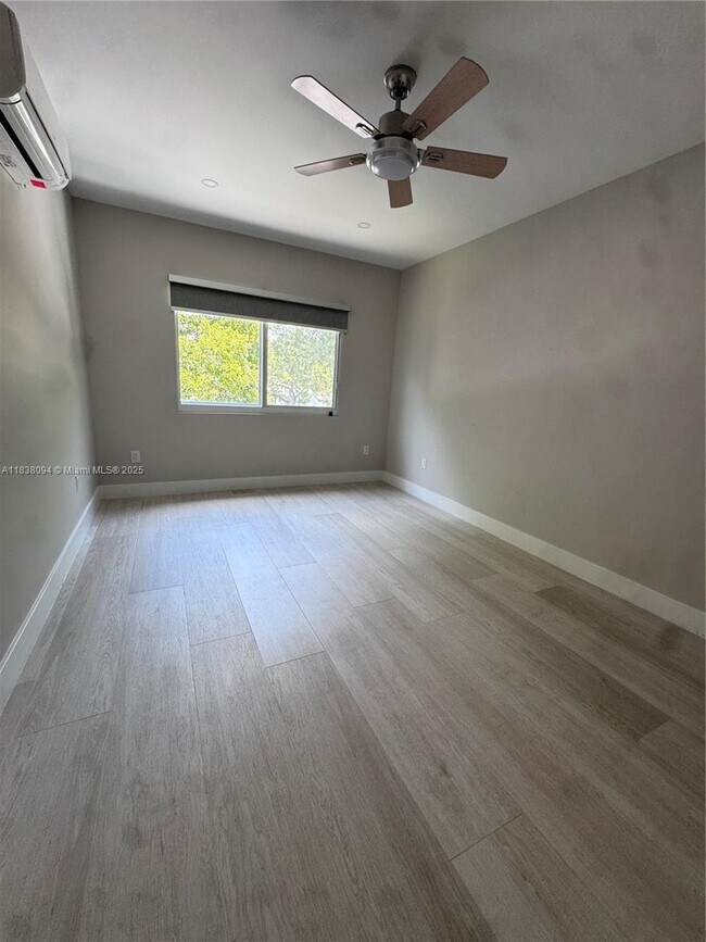 Building Photo - 755 N Crescent Dr