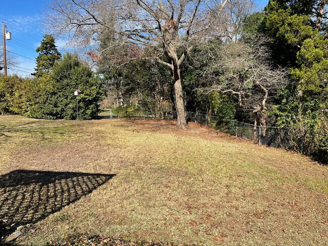 Building Photo - Lovely secluded home in Waco!