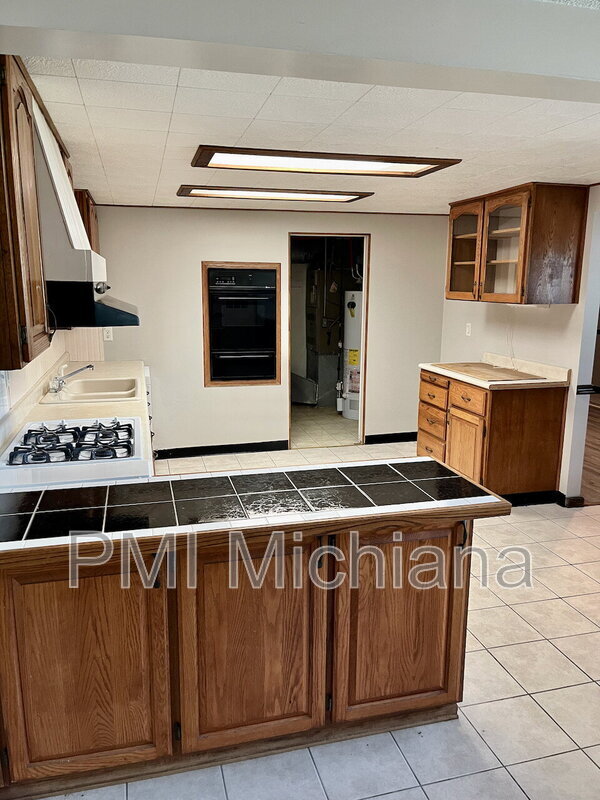 Building Photo - 2405 Woodmont Dr