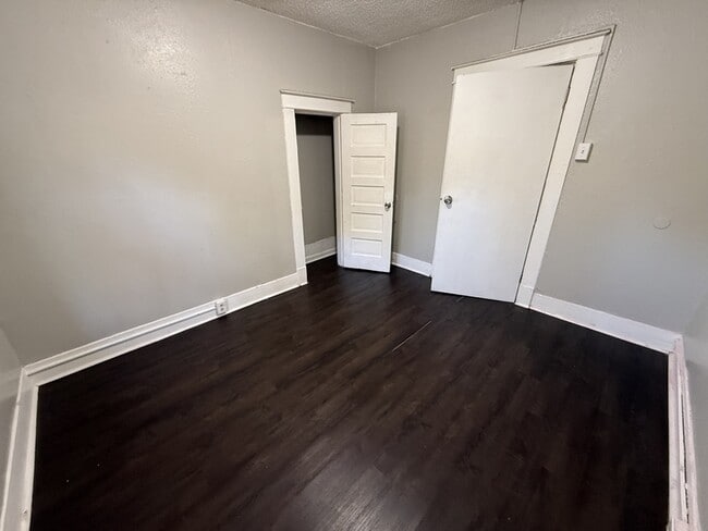 Building Photo - 728 N Holmes St