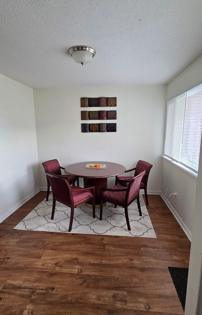 Building Photo - 2337 Champion Ct