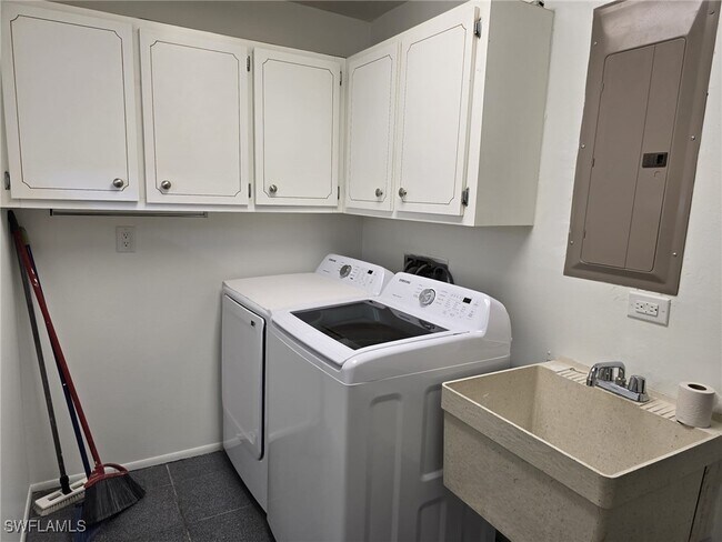 Building Photo - 13511 Stratford Pl Cir
