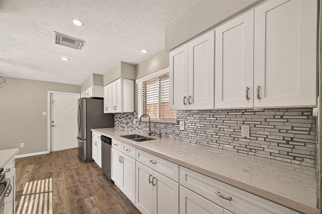 Building Photo - 17043 Coachmaker Dr