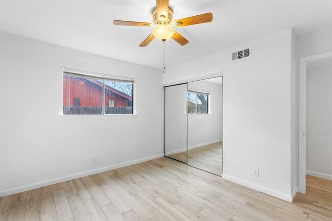 Building Photo - 1303 Barrington Dr